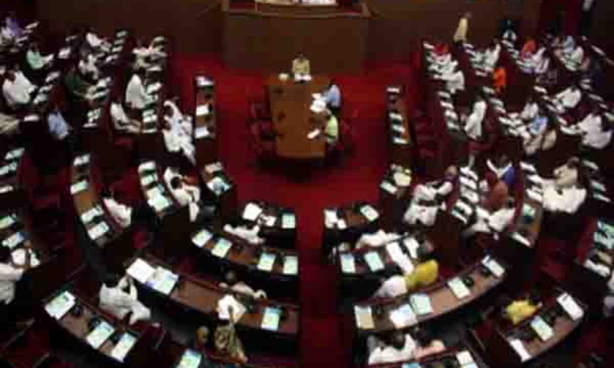 विपक्ष ने दसवीं कक्षा का पेपर लीक होने का आरोप लगाते हुए ओडिशा विधानसभा में हंगामा किया